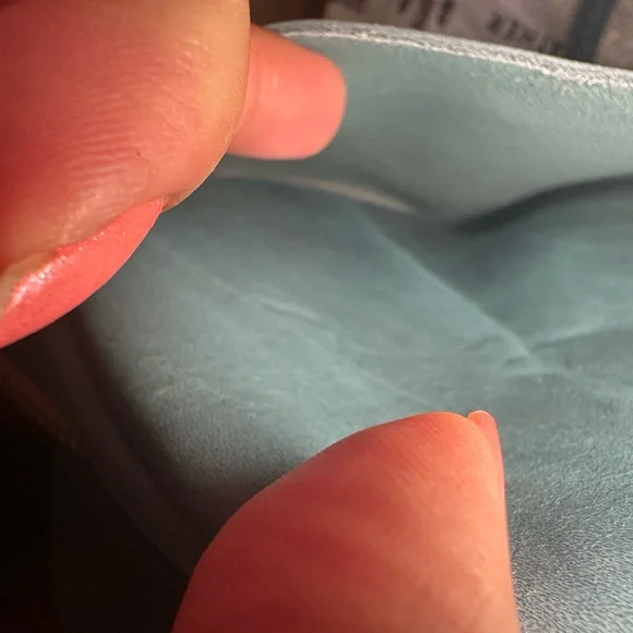 Portland Leather Large Circle Crossbody in Aqua. C-grade bag. - Picture 9 of 12